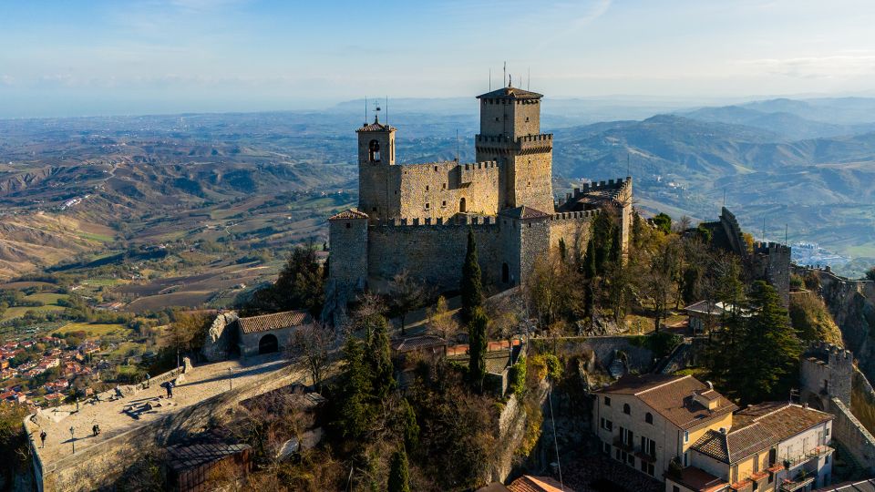 Esta ciudad de la colina es uno de los países más pequeños y inusuales de Europa
