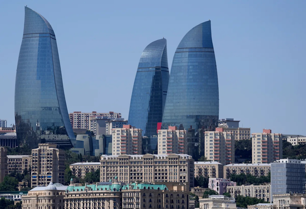 Azerbaiyán detiene 7 vinculados a un medio de comunicación ruso a medida que se profundiza una grieta entre Bakú y Moscú