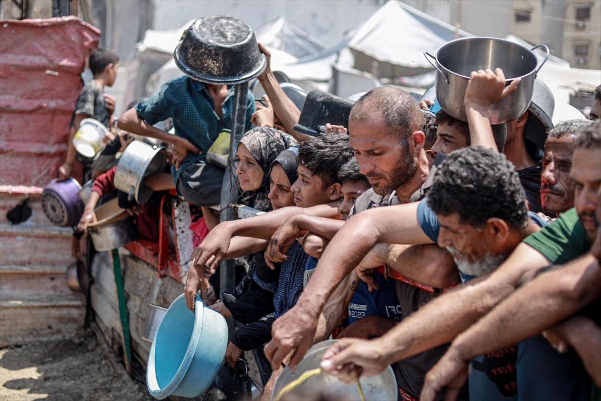 Ayuda israelí Airdrop Hierte a los palestinos en el norte de Gaza; Move de condena de Hamas