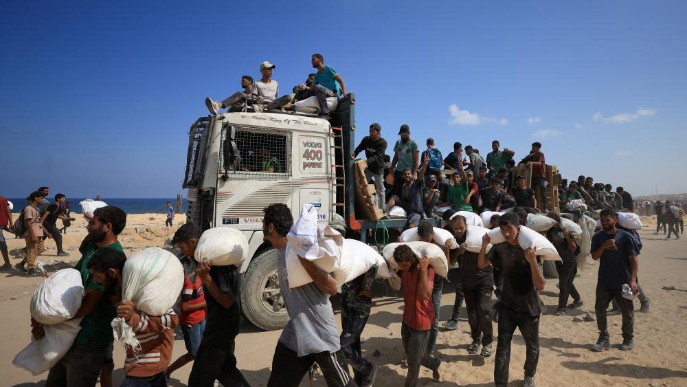 Las fuerzas israelíes matan a 67 palestinos que buscan ayuda en el norte de Gaza, dice el ministerio dirigido por Hamas