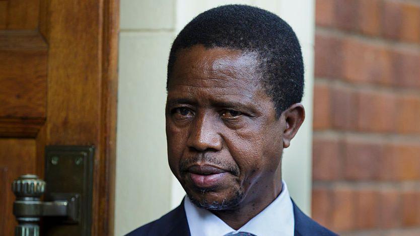 ‘Está volviendo a casa’: la fila indigna sobre el cuerpo del ex presidente de Zambia