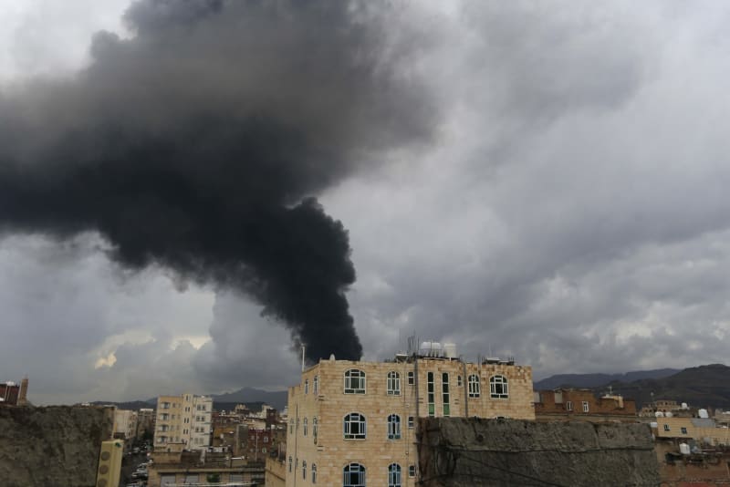 Israel ataca en la capital de Yemen, se dirige al área del complejo presidencial, bases de misiles