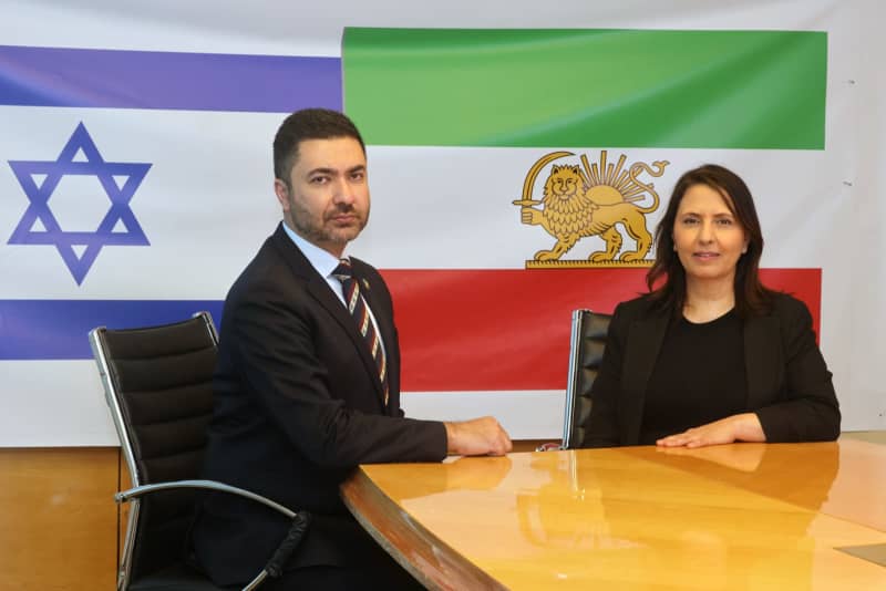 La oposición iraní busca la experiencia israelí en la visita para el Irán posterior al régimen