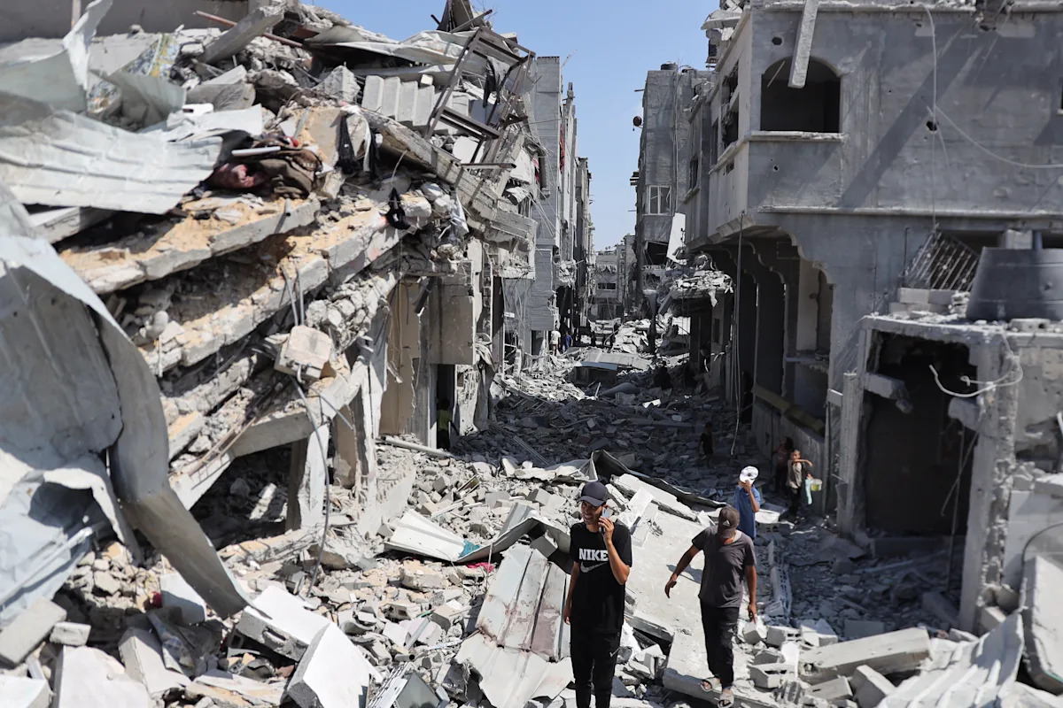 Israel bombas más altos subidos de la ciudad de Gaza después de las órdenes de evacuación forzada