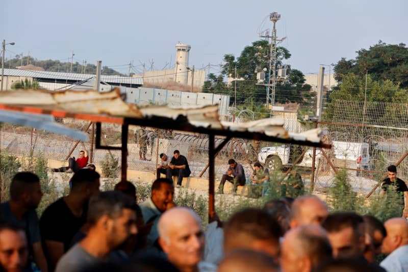 Batalla sobre W. Bank El trabajo palestino permite calentarse después del ataque terrorista de Jerusalén