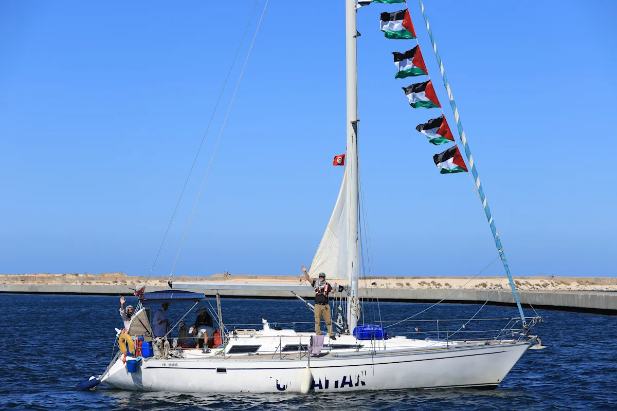 La activista Flotilla que busca romper el bloqueo israelí de Gaza dice que los drones atacaron sus barcos La activista Flotilla que busca romper el bloqueo israelí de Gaza dice que los drones atacaron sus barcos