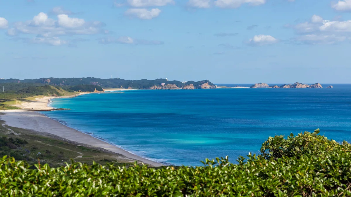 Esta isla japonesa fuera de lo común es una joya costera que ofrece playas, yoga y lanzamientos de cohetes