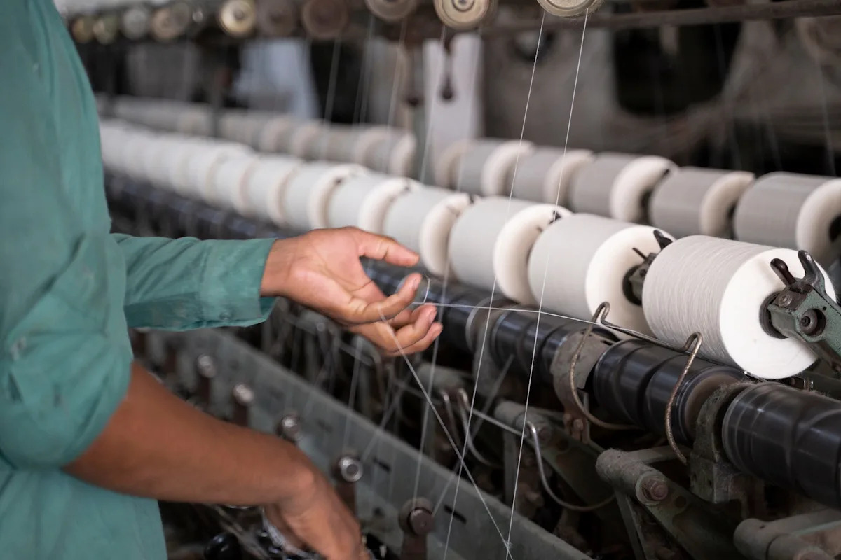 El foro Better Work de la OIT impulsa el diálogo sobre el futuro de la confección en Pakistán